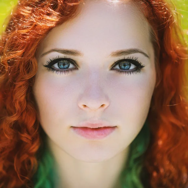 Rödhårig tjej ansikte. — Stockfoto