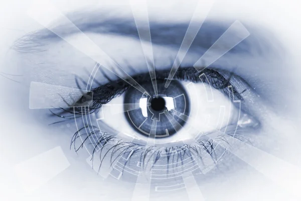 Augenbetrachtung digitaler Informationen. — Stockfoto