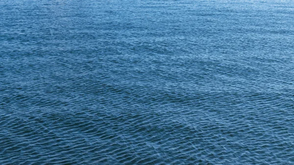 Superfície azul do mar . — Fotografia de Stock