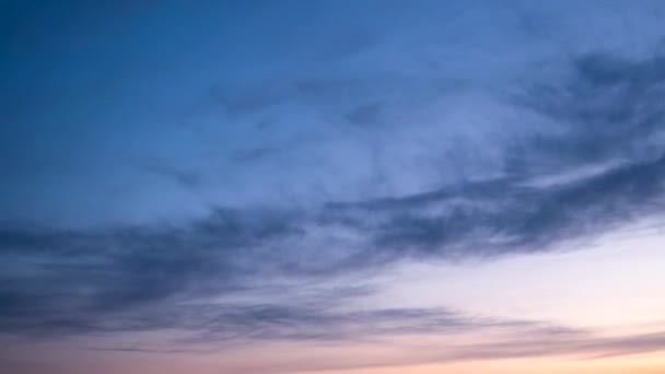 Wolken bij zonsondergang. — Stockvideo