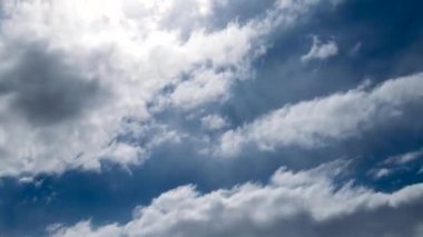 bulutlar gökyüzü üzerinde taşıma.