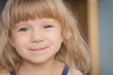 sevimli küçük kız portresi.