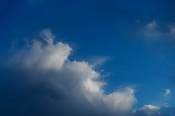 Moln i himlen. — Stockfoto