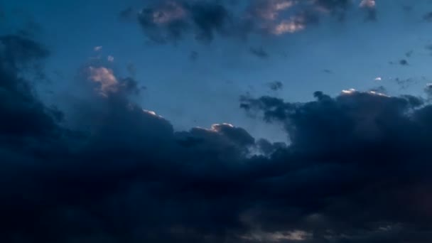 Nuages sombres . — Video