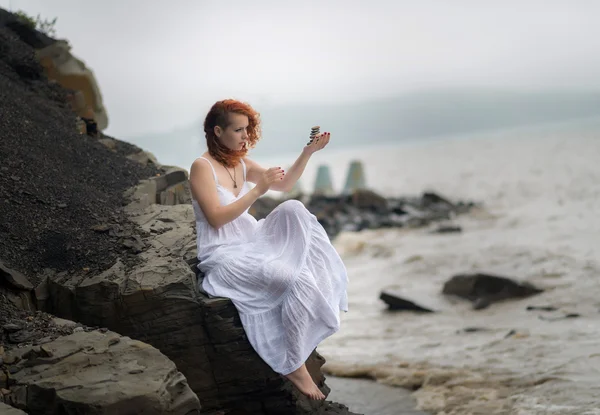 Woman holding zen stones. — Stock Photo, Image