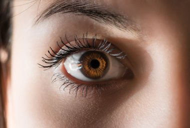 insan gözü yansıması ile.