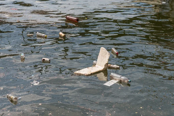 Pollution in the water. — Stock Photo, Image