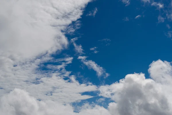 Cielo con nubes. — Foto de Stock