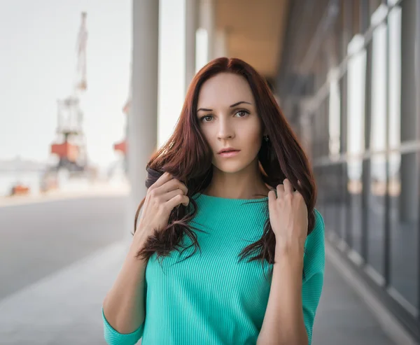 Vacker ung kvinna. — Stockfoto