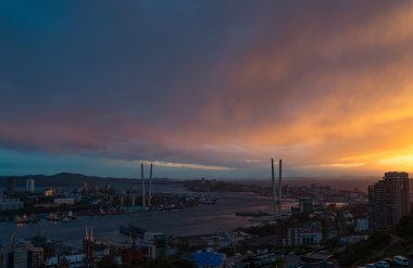 Cityscape, gün batımı görünümü.