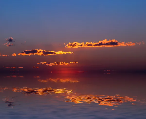 Zachód słońca niebo z chmurami. — Zdjęcie stockowe