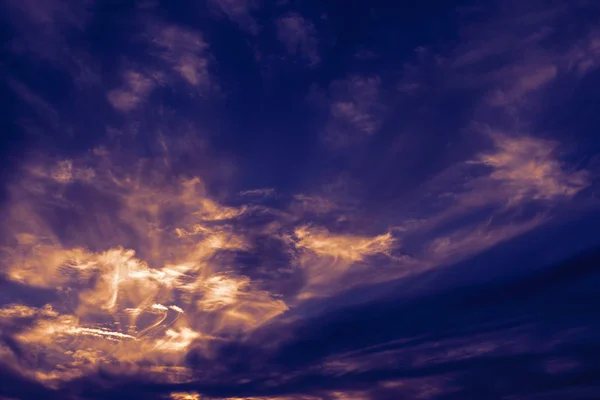 Sunset with graceful clouds. — Stock Photo, Image