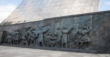 space conquerors için anıt.