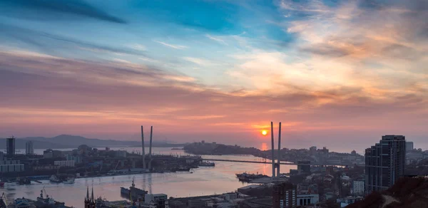 Paisaje urbano, vista al atardecer . —  Fotos de Stock