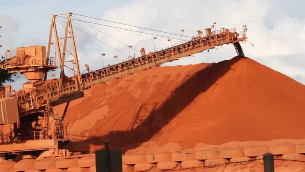 Bauxit gruvdrift — Stockvideo