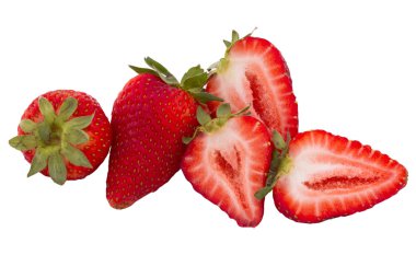 Kırmızı çilek ile yaprakları üzerinde izole beyaz arka plan.