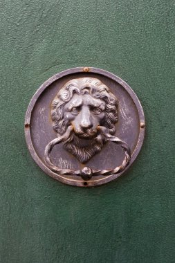 aslan biçimli kapı tokmağı