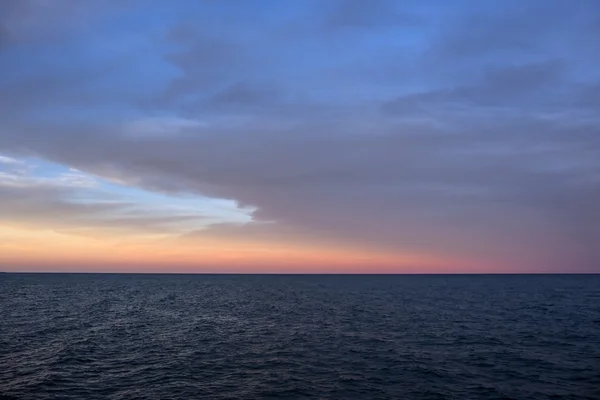 夕暮れ時の湖エリー ノース ショアからの眺め — ストック写真