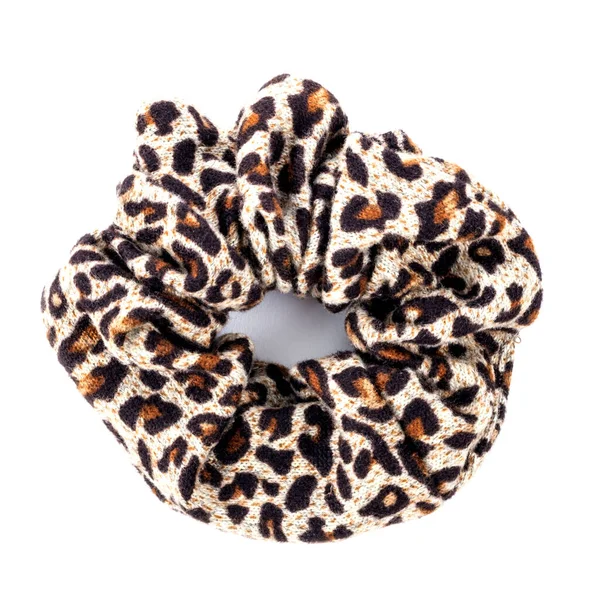 Närbild Leopard Print Scrunchy Isolerad Vitt — Stockfoto