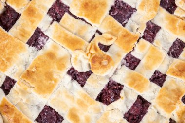 Izgara vişneli turtaya yakın çekim