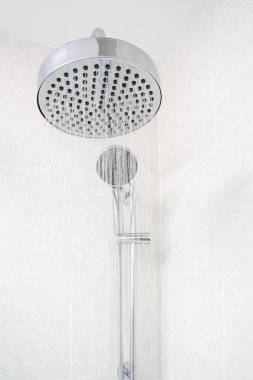 Yağmur Duş Merkez bir banyoda