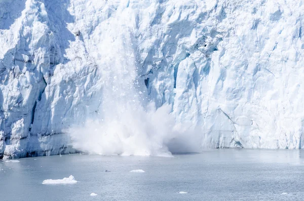 Glaciär kalva i Alaska — Stockfoto