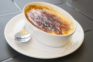 Creme brulee tatlısı