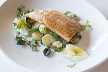 Pan kızarmış alabalık fileto