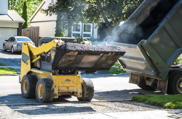 Pavimentación de un camino de entrada — Foto de Stock