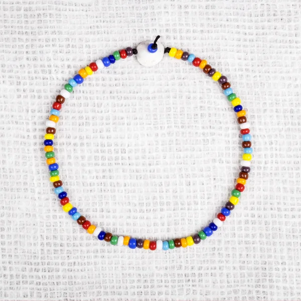 Цветное ожерелье из бусин — стоковое фото