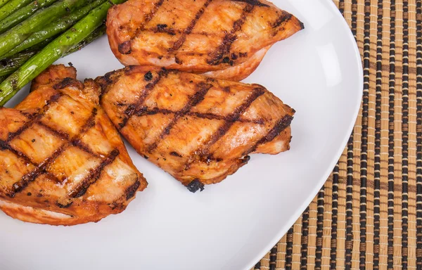 Barbacoa Pollo a la parrilla y espárragos — Foto de Stock