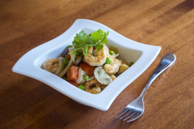 Tay yeşil köri karides