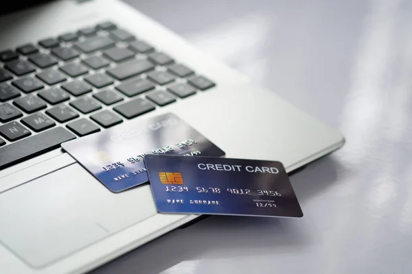 Creditcard Laptop Computer Wit Bureau Concept Van Online Winkelen Betalen — Stockfoto