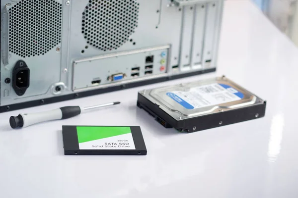 Disco Duro Ssd Con Una Actualización Del Destornillador Reparación Piezas —  Fotos de Stock