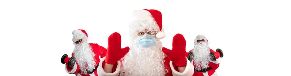 산타클로스는 양손을 경고의 몸짓으로 의료용 마스크를 클로스가 뒤에서 일하고 있습니다 — 스톡 사진