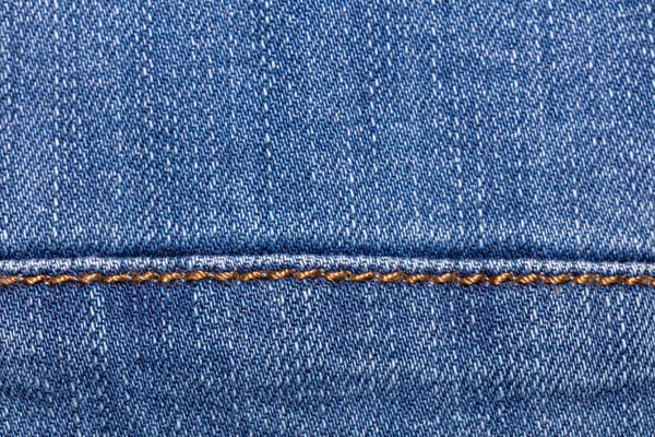 Colpo Primo Piano Tessuto Jeans Azzurri Con Una Cucitura Ricevuto — Foto Stock