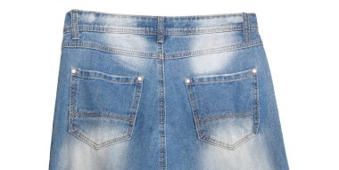 Bel ve arka cepler açık mavi kot pantolon ve soluk beyaz lekeler. Beyaz arka planda izole edilmiş. Alışveriş, ticaret, satış, mağaza kavramları.