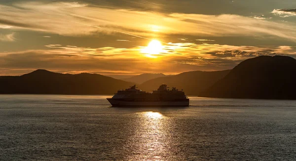 Alaska Usa June 2018 Celebrity Infinity Sailing Sunset One Alaskan — Stock Photo, Image