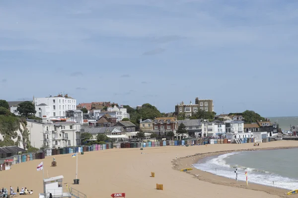 15. Juni: Blick auf die Wikingerbucht und das trostlose Haus im Treppenhaus. kent strände wurden als einige der besten in Europa für Familien im Jahr 2015 gewählt. 15. Juni 2015 in broadstairs kent uk. lizenzfreie Stockfotos