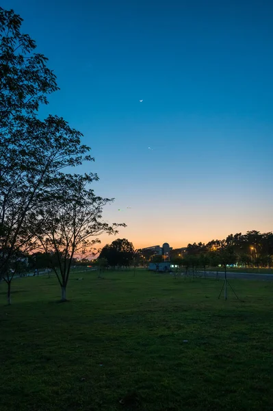 夜晚美丽的乡村风景 — 图库照片