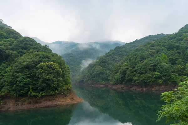 Schöne Landschaft Von See Und Bergen — Stockfoto