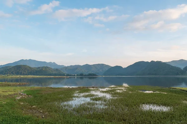 Bellissimo Scenario Naturale Montagne Laghi Prati — Foto Stock