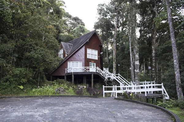 A casa de madeira — Fotografia de Stock