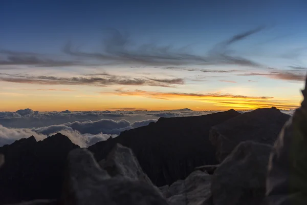 山の頂上での日の出 — ストック写真