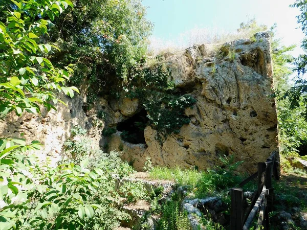 Una Cueva Utilizada Como Habitación Santuario Las Ninfas Cerca Ciudad —  Fotos de Stock