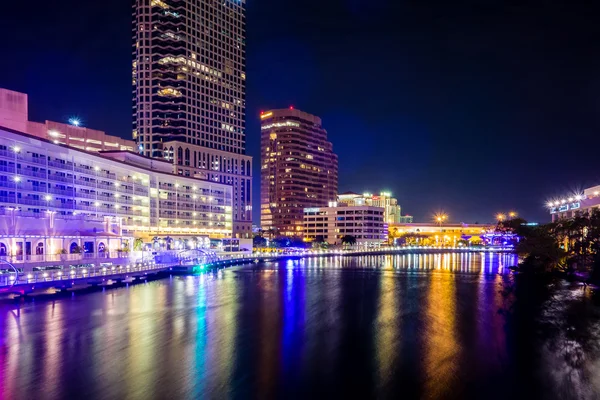 Downtown tampa florida skyline på natten — Stockfoto