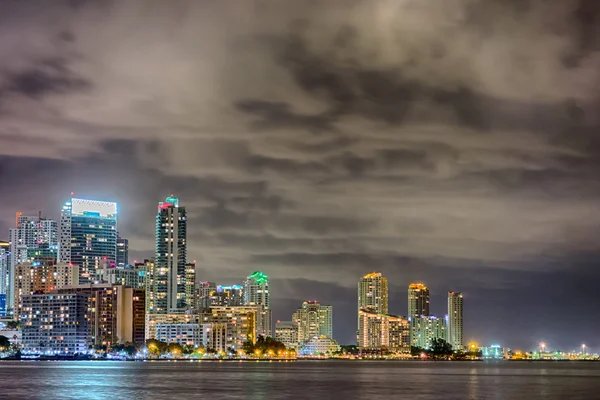 Panorama města Miami florida v noci — Stock fotografie