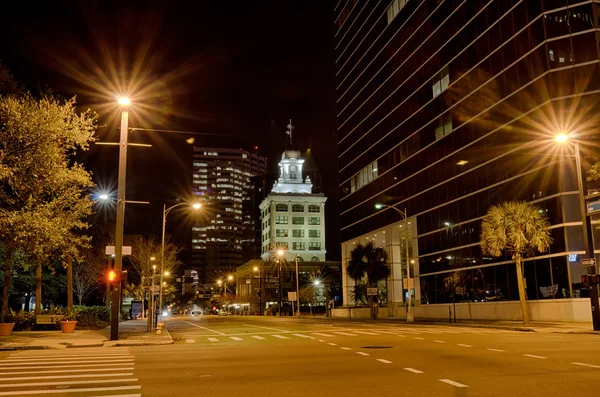 Downtown tampa florida skyline in de nacht — Stockfoto