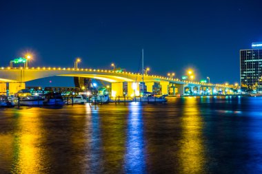 St John's River ve Jacksonville Florida manzarası akşamı 