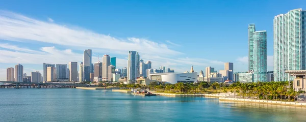 Miami Florida città skyline mattina con cielo blu — Foto Stock